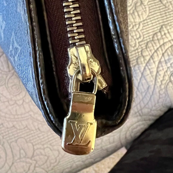 Authentic Louis Vuitton Monogram Mezzo - Picture 4 of 10
